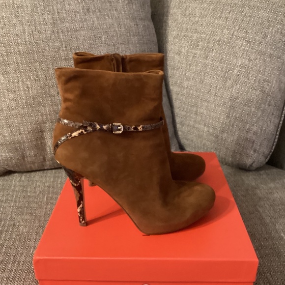 Ivana Trump Brown suede booties - Picture 1 of 5